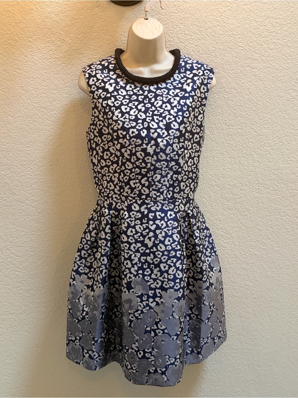 Badgley Mischka Navy and White Printed Sleeveless Fit-and-Flare Dress. Size 12